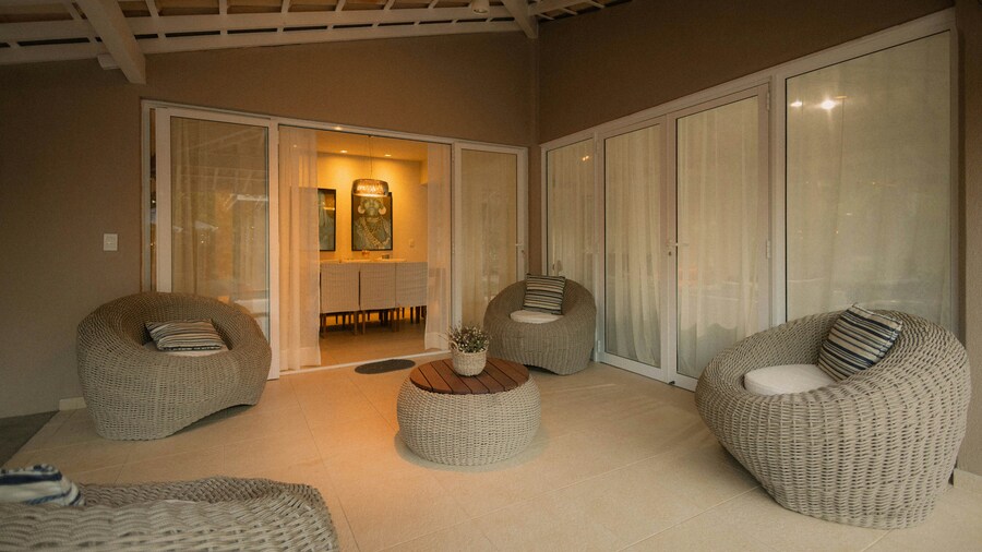 Ocean View Suite - Image 1